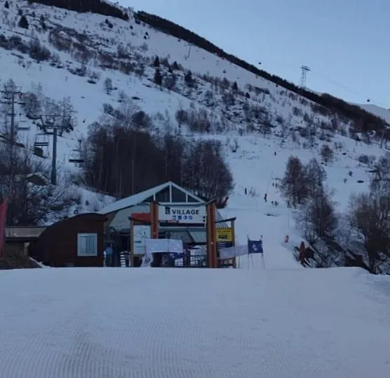 Studio Les 2 Alpes Au Village 1800M-Commerces Et Telesiege A 50M-Retour Ski Au Pied Les Deux Alpes Apartamento